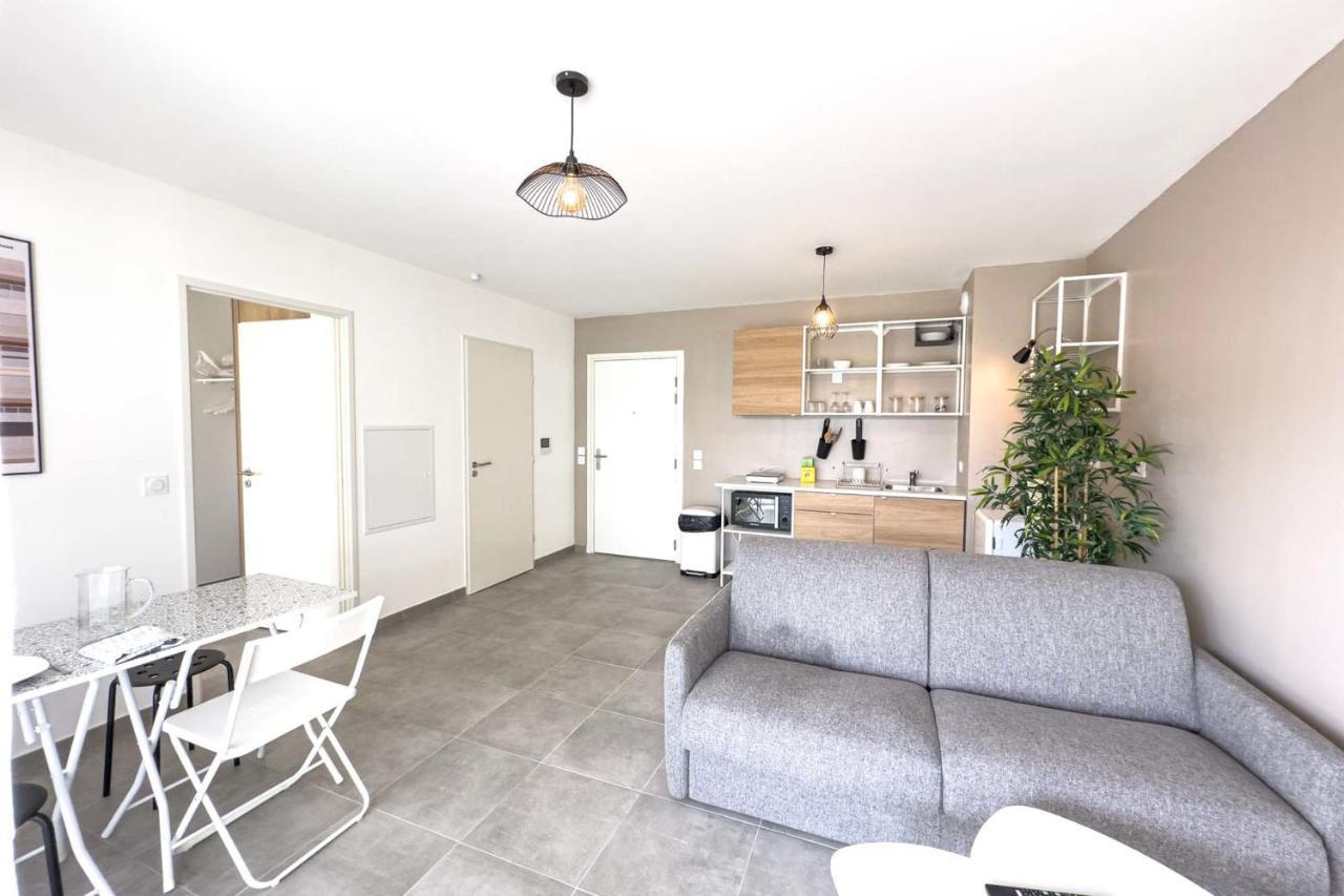 Appart Avec Terrasse Et Parking A 2 Min Du Metro Marseilles