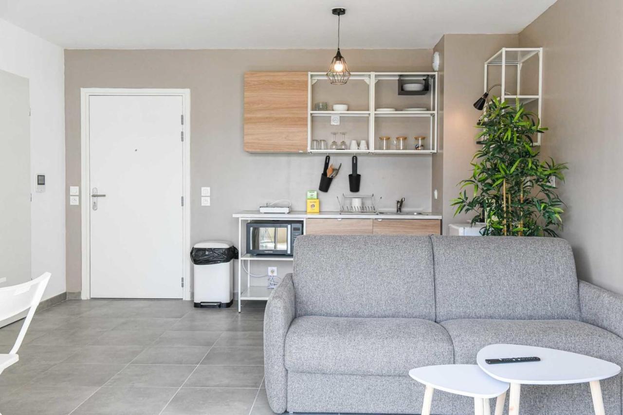 Appart Avec Terrasse Et Parking A 2 Min Du Metro