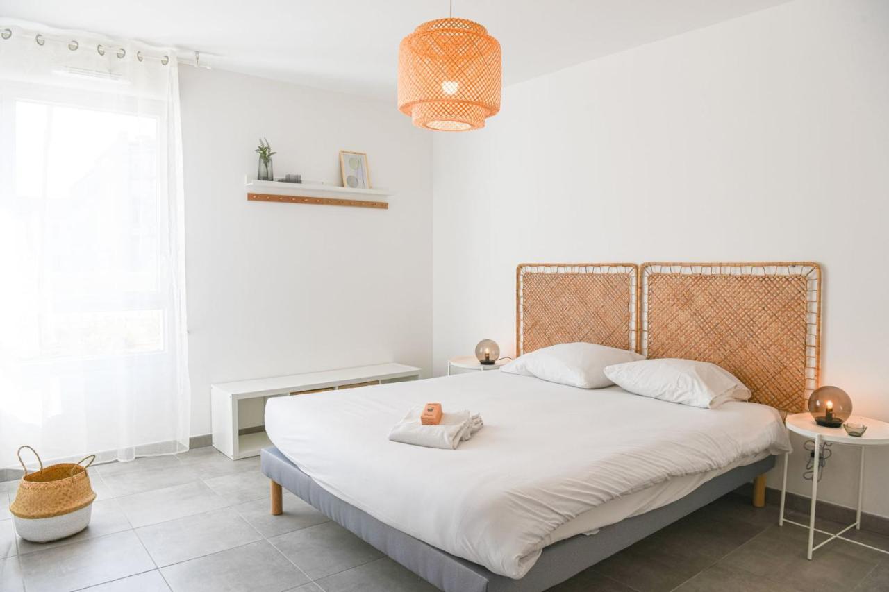 Appart Avec Terrasse Et Parking A 2 Min Du Metro Apartment